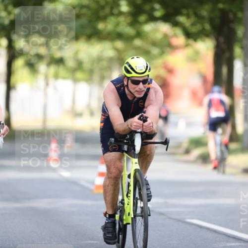 11.08.2024 - GEWOBA Citytriathlon Bremen H.Heesch http://msf.ph/oto/6776178 11.08.2024 11:44:13 Radfahren 746, 759, 861, 914, 926 meine-sportfotos.de