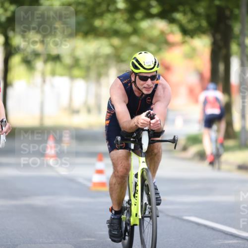 11.08.2024 - GEWOBA Citytriathlon Bremen H.Heesch http://msf.ph/oto/6776181 11.08.2024 11:44:13 Radfahren 746, 759, 861, 914, 926 meine-sportfotos.de