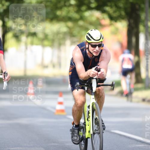 11.08.2024 - GEWOBA Citytriathlon Bremen H.Heesch http://msf.ph/oto/6776186 11.08.2024 11:44:13 Radfahren 746, 759, 861, 914, 926 meine-sportfotos.de