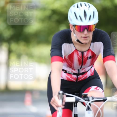 11.08.2024 - GEWOBA Citytriathlon Bremen H.Heesch http://msf.ph/oto/6776190 11.08.2024 11:44:14 Radfahren 746, 759, 861, 914, 926 meine-sportfotos.de