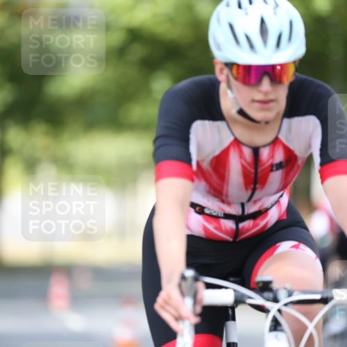 11.08.2024 - GEWOBA Citytriathlon Bremen H.Heesch http://msf.ph/oto/6776193 11.08.2024 11:44:14 Radfahren 746, 759, 861, 914, 926 meine-sportfotos.de