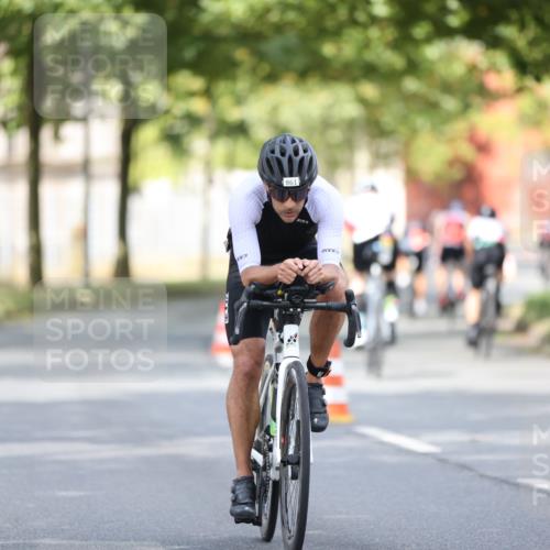 11.08.2024 - GEWOBA Citytriathlon Bremen H.Heesch http://msf.ph/oto/6776206 11.08.2024 11:44:16 Radfahren 746, 759, 861, 926 meine-sportfotos.de
