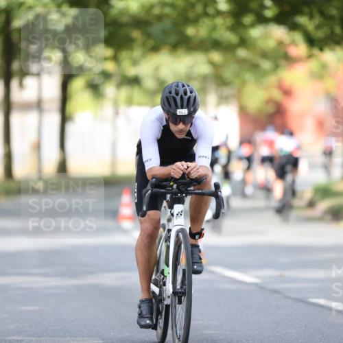 11.08.2024 - GEWOBA Citytriathlon Bremen H.Heesch http://msf.ph/oto/6776210 11.08.2024 11:44:16 Radfahren 746, 759, 861, 926 meine-sportfotos.de