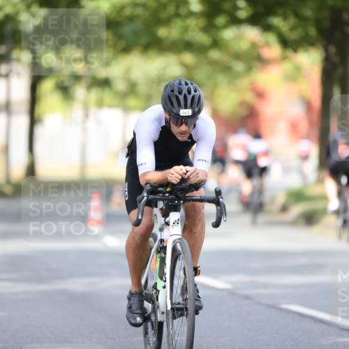 11.08.2024 - GEWOBA Citytriathlon Bremen H.Heesch http://msf.ph/oto/6776216 11.08.2024 11:44:16 Radfahren 746, 759, 861, 926 meine-sportfotos.de