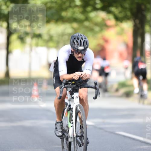 11.08.2024 - GEWOBA Citytriathlon Bremen H.Heesch http://msf.ph/oto/6776219 11.08.2024 11:44:16 Radfahren 746, 759, 861, 926 meine-sportfotos.de