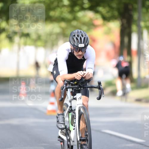 11.08.2024 - GEWOBA Citytriathlon Bremen H.Heesch http://msf.ph/oto/6776224 11.08.2024 11:44:16 Radfahren 746, 759, 861, 926 meine-sportfotos.de