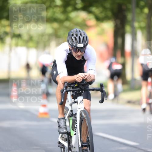 11.08.2024 - GEWOBA Citytriathlon Bremen H.Heesch http://msf.ph/oto/6776226 11.08.2024 11:44:16 Radfahren 746, 759, 861, 926 meine-sportfotos.de