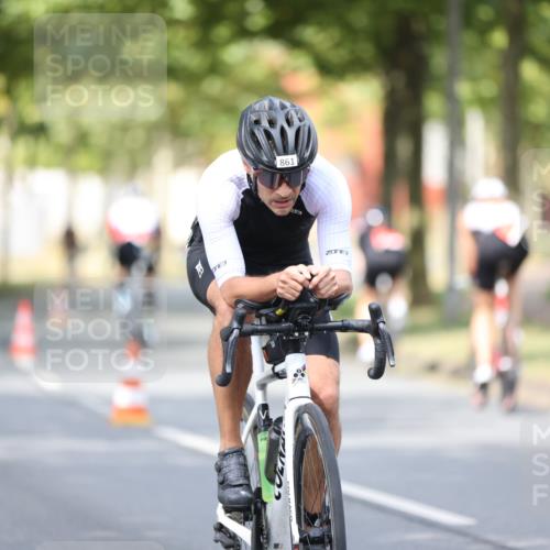 11.08.2024 - GEWOBA Citytriathlon Bremen H.Heesch http://msf.ph/oto/6776229 11.08.2024 11:44:16 Radfahren 746, 759, 861, 926 meine-sportfotos.de