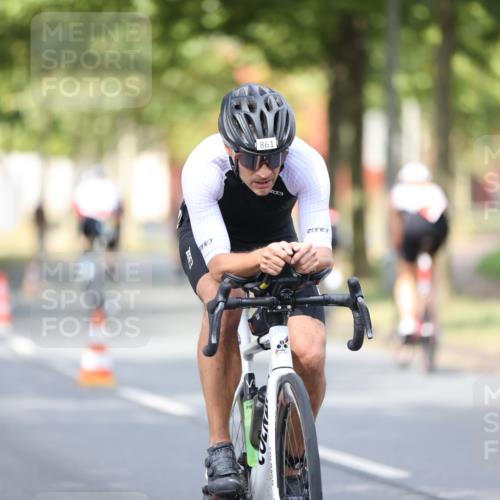 11.08.2024 - GEWOBA Citytriathlon Bremen H.Heesch http://msf.ph/oto/6776232 11.08.2024 11:44:16 Radfahren 746, 759, 861, 926 meine-sportfotos.de