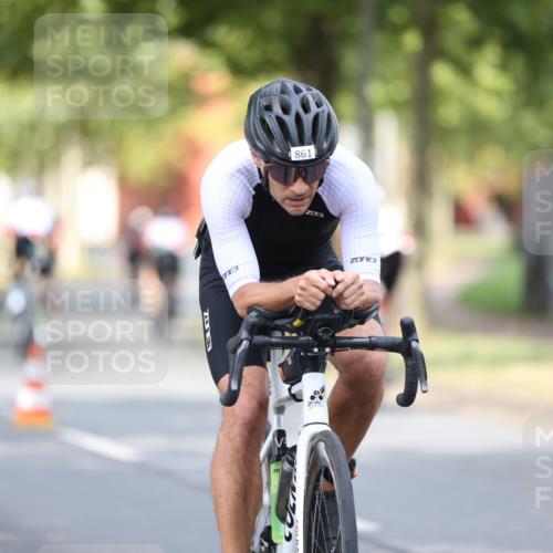 11.08.2024 - GEWOBA Citytriathlon Bremen H.Heesch http://msf.ph/oto/6776237 11.08.2024 11:44:16 Radfahren 746, 759, 861, 926 meine-sportfotos.de