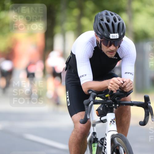 11.08.2024 - GEWOBA Citytriathlon Bremen H.Heesch http://msf.ph/oto/6776248 11.08.2024 11:44:16 Radfahren 746, 759, 861, 926 meine-sportfotos.de