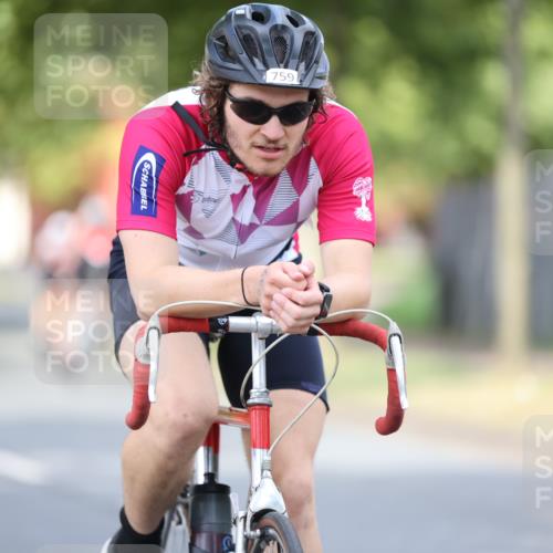 11.08.2024 - GEWOBA Citytriathlon Bremen H.Heesch http://msf.ph/oto/6776290 11.08.2024 11:44:18 Radfahren 746, 759, 855, 861, 926 meine-sportfotos.de