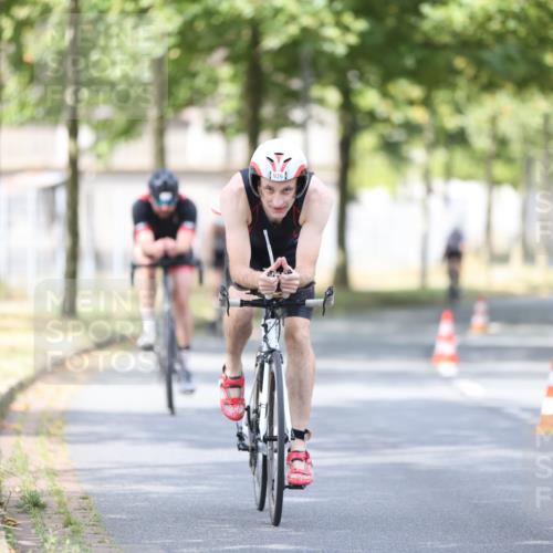 11.08.2024 - GEWOBA Citytriathlon Bremen H.Heesch http://msf.ph/oto/6776310 11.08.2024 11:44:24 Radfahren 759, 836, 855, 861, 926 meine-sportfotos.de