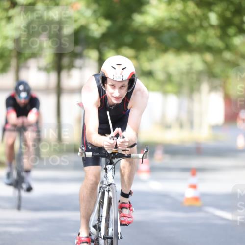 11.08.2024 - GEWOBA Citytriathlon Bremen H.Heesch http://msf.ph/oto/6776341 11.08.2024 11:44:24 Radfahren 759, 836, 855, 861, 926 meine-sportfotos.de