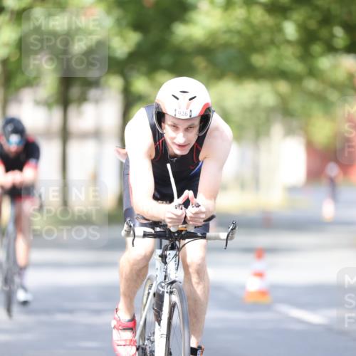 11.08.2024 - GEWOBA Citytriathlon Bremen H.Heesch http://msf.ph/oto/6776351 11.08.2024 11:44:24 Radfahren 759, 836, 855, 861, 926 meine-sportfotos.de
