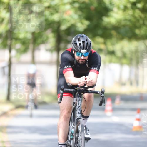 11.08.2024 - GEWOBA Citytriathlon Bremen H.Heesch http://msf.ph/oto/6776368 11.08.2024 11:44:25 Radfahren 759, 836, 855, 861, 926 meine-sportfotos.de