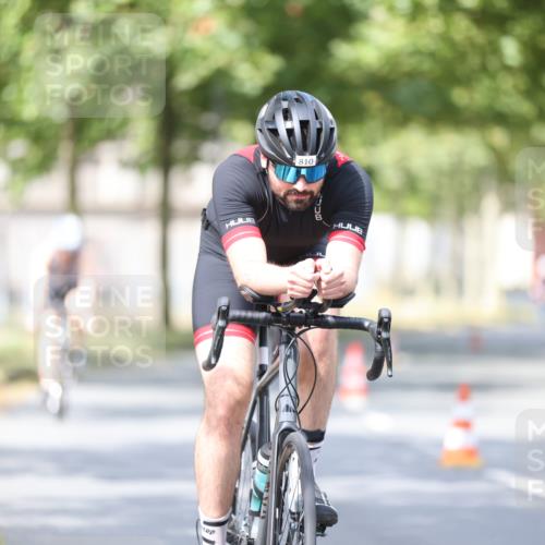 11.08.2024 - GEWOBA Citytriathlon Bremen H.Heesch http://msf.ph/oto/6776372 11.08.2024 11:44:26 Radfahren 759, 836, 855, 861, 926 meine-sportfotos.de