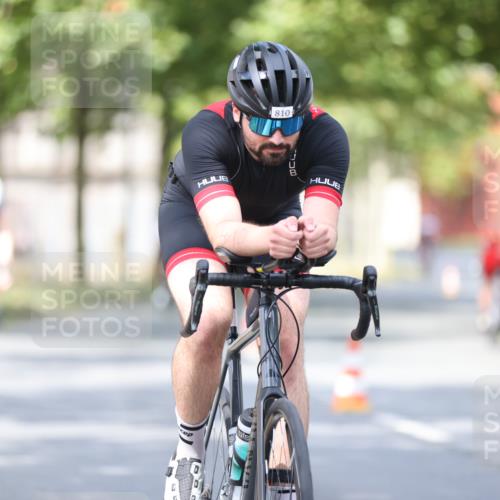 11.08.2024 - GEWOBA Citytriathlon Bremen H.Heesch http://msf.ph/oto/6776383 11.08.2024 11:44:26 Radfahren 759, 836, 855, 861, 926 meine-sportfotos.de