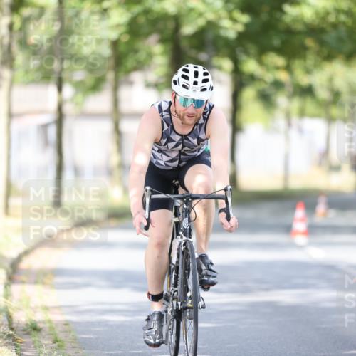 11.08.2024 - GEWOBA Citytriathlon Bremen H.Heesch http://msf.ph/oto/6776404 11.08.2024 11:44:28 Radfahren 759, 836, 855, 926 meine-sportfotos.de