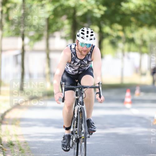 11.08.2024 - GEWOBA Citytriathlon Bremen H.Heesch http://msf.ph/oto/6776407 11.08.2024 11:44:28 Radfahren 759, 836, 855, 926 meine-sportfotos.de