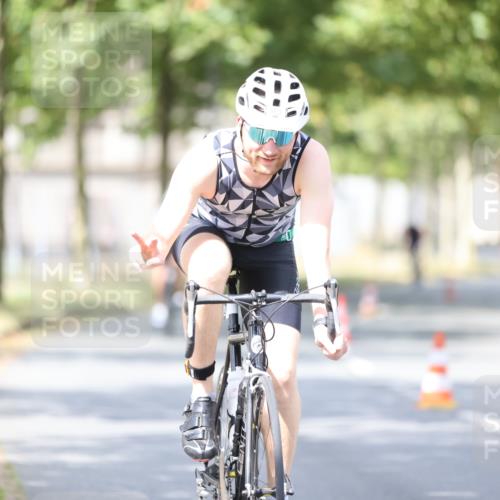 11.08.2024 - GEWOBA Citytriathlon Bremen H.Heesch http://msf.ph/oto/6776420 11.08.2024 11:44:28 Radfahren 759, 836, 855, 926 meine-sportfotos.de