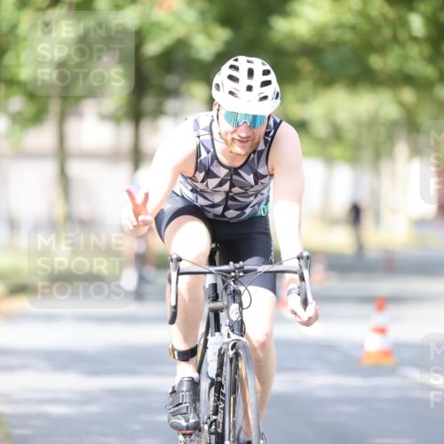 11.08.2024 - GEWOBA Citytriathlon Bremen H.Heesch http://msf.ph/oto/6776423 11.08.2024 11:44:28 Radfahren 759, 836, 855, 926 meine-sportfotos.de