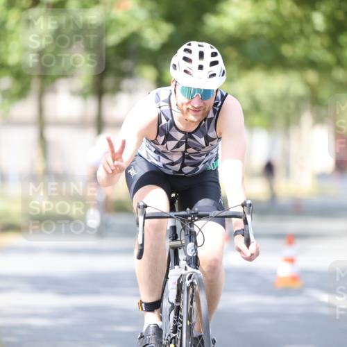 11.08.2024 - GEWOBA Citytriathlon Bremen H.Heesch http://msf.ph/oto/6776426 11.08.2024 11:44:28 Radfahren 759, 836, 855, 926 meine-sportfotos.de