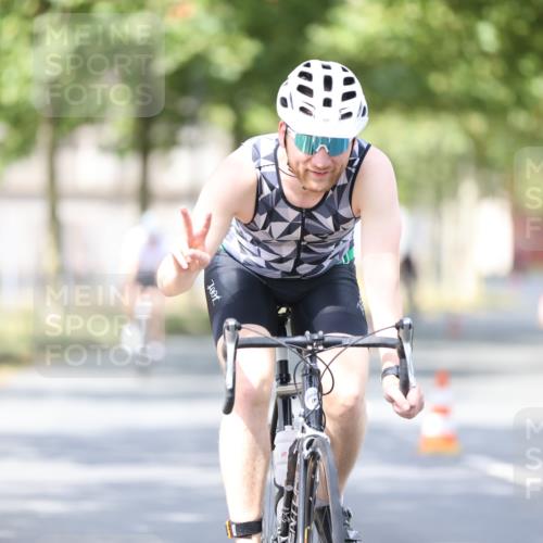 11.08.2024 - GEWOBA Citytriathlon Bremen H.Heesch http://msf.ph/oto/6776428 11.08.2024 11:44:28 Radfahren 759, 836, 855, 926 meine-sportfotos.de