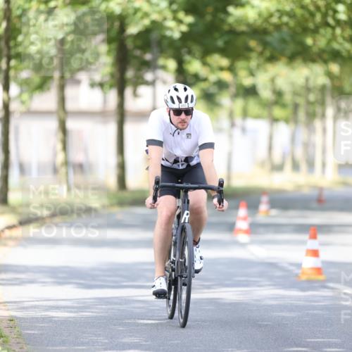 11.08.2024 - GEWOBA Citytriathlon Bremen H.Heesch http://msf.ph/oto/6776461 11.08.2024 11:44:31 Radfahren 833, 836, 855, 926 meine-sportfotos.de