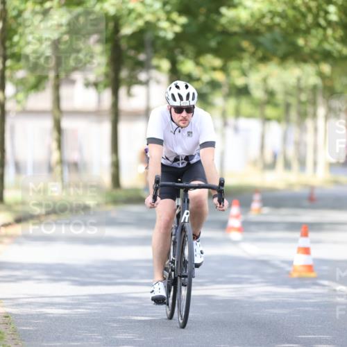 11.08.2024 - GEWOBA Citytriathlon Bremen H.Heesch http://msf.ph/oto/6776464 11.08.2024 11:44:31 Radfahren 833, 836, 855, 926 meine-sportfotos.de