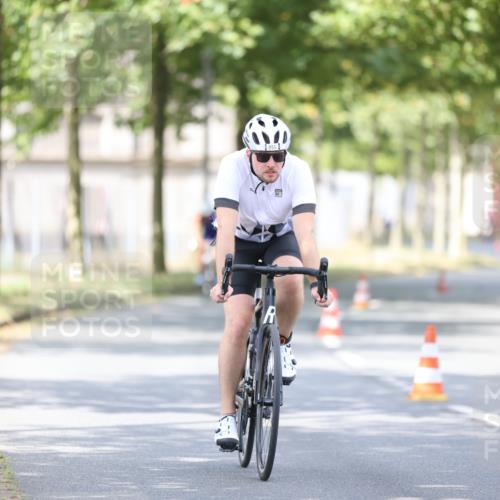 11.08.2024 - GEWOBA Citytriathlon Bremen H.Heesch http://msf.ph/oto/6776467 11.08.2024 11:44:31 Radfahren 833, 836, 855, 926 meine-sportfotos.de