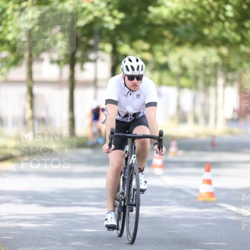 11.08.2024 - GEWOBA Citytriathlon Bremen H.Heesch http://msf.ph/oto/6776471 11.08.2024 11:44:31 Radfahren 833, 836, 855, 926 meine-sportfotos.de