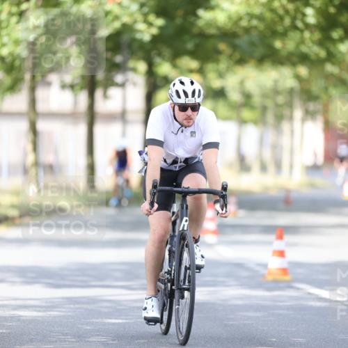11.08.2024 - GEWOBA Citytriathlon Bremen H.Heesch http://msf.ph/oto/6776475 11.08.2024 11:44:31 Radfahren 833, 836, 855, 926 meine-sportfotos.de