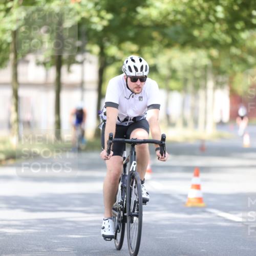 11.08.2024 - GEWOBA Citytriathlon Bremen H.Heesch http://msf.ph/oto/6776479 11.08.2024 11:44:31 Radfahren 833, 836, 855, 926 meine-sportfotos.de