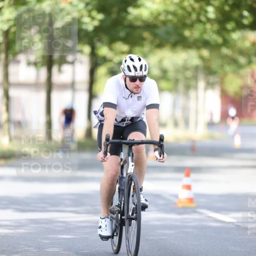 11.08.2024 - GEWOBA Citytriathlon Bremen H.Heesch http://msf.ph/oto/6776482 11.08.2024 11:44:31 Radfahren 833, 836, 855, 926 meine-sportfotos.de