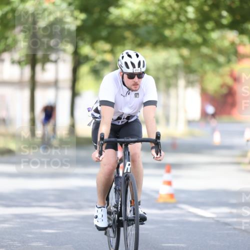 11.08.2024 - GEWOBA Citytriathlon Bremen H.Heesch http://msf.ph/oto/6776489 11.08.2024 11:44:31 Radfahren 833, 836, 855, 926 meine-sportfotos.de
