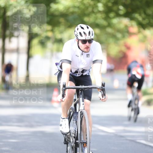 11.08.2024 - GEWOBA Citytriathlon Bremen H.Heesch http://msf.ph/oto/6776502 11.08.2024 11:44:31 Radfahren 833, 836, 855, 926 meine-sportfotos.de