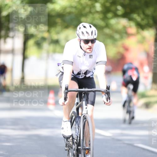 11.08.2024 - GEWOBA Citytriathlon Bremen H.Heesch http://msf.ph/oto/6776504 11.08.2024 11:44:31 Radfahren 833, 836, 855, 926 meine-sportfotos.de