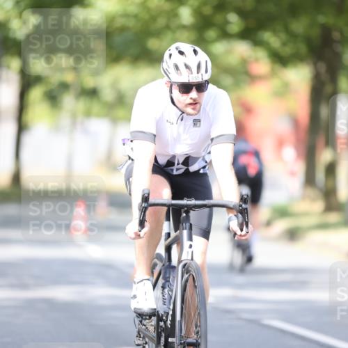 11.08.2024 - GEWOBA Citytriathlon Bremen H.Heesch http://msf.ph/oto/6776510 11.08.2024 11:44:31 Radfahren 833, 836, 855, 926 meine-sportfotos.de
