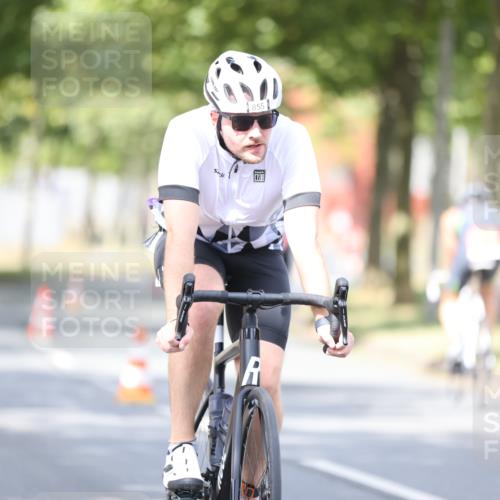 11.08.2024 - GEWOBA Citytriathlon Bremen H.Heesch http://msf.ph/oto/6776515 11.08.2024 11:44:31 Radfahren 833, 836, 855, 926 meine-sportfotos.de