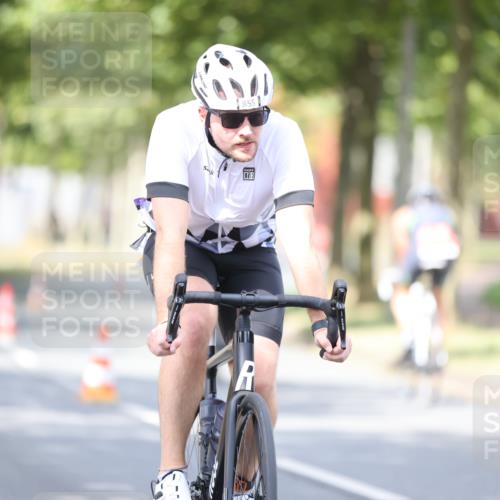 11.08.2024 - GEWOBA Citytriathlon Bremen H.Heesch http://msf.ph/oto/6776518 11.08.2024 11:44:32 Radfahren 833, 836, 855, 926 meine-sportfotos.de