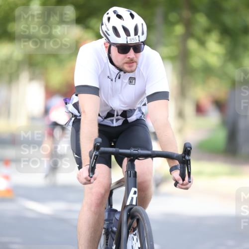 11.08.2024 - GEWOBA Citytriathlon Bremen H.Heesch http://msf.ph/oto/6776527 11.08.2024 11:44:32 Radfahren 833, 836, 855, 926 meine-sportfotos.de