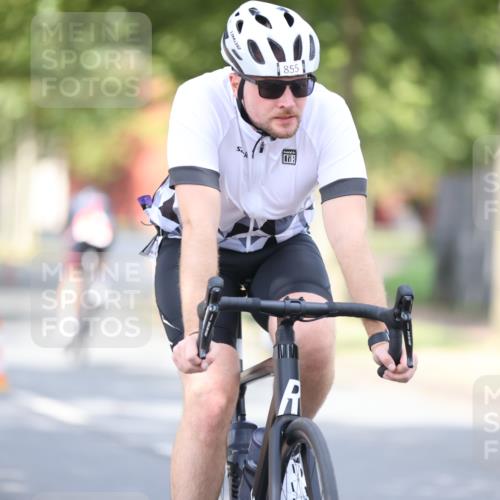11.08.2024 - GEWOBA Citytriathlon Bremen H.Heesch http://msf.ph/oto/6776530 11.08.2024 11:44:32 Radfahren 833, 836, 855, 926 meine-sportfotos.de
