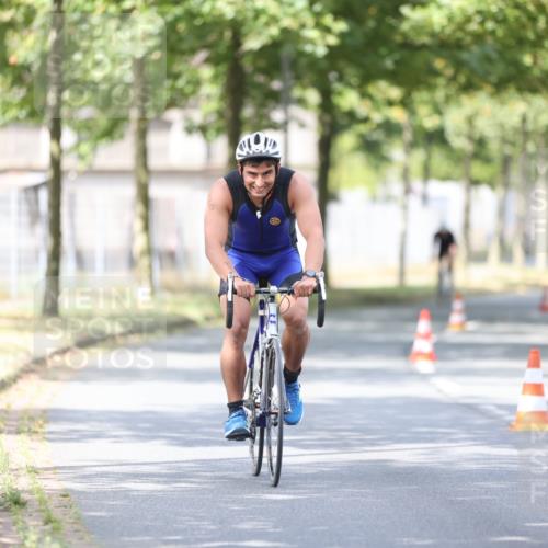 11.08.2024 - GEWOBA Citytriathlon Bremen H.Heesch http://msf.ph/oto/6776532 11.08.2024 11:44:35 Radfahren 763, 833, 836, 855, 926 meine-sportfotos.de