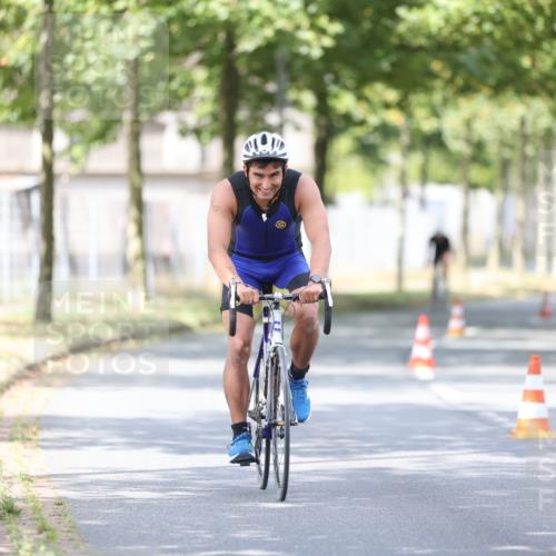 11.08.2024 - GEWOBA Citytriathlon Bremen H.Heesch http://msf.ph/oto/6776535 11.08.2024 11:44:35 Radfahren 763, 833, 836, 855, 926 meine-sportfotos.de