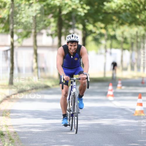 11.08.2024 - GEWOBA Citytriathlon Bremen H.Heesch http://msf.ph/oto/6776538 11.08.2024 11:44:35 Radfahren 763, 833, 836, 855, 926 meine-sportfotos.de