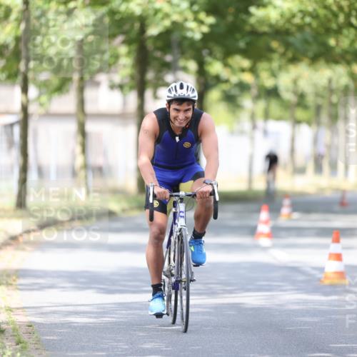 11.08.2024 - GEWOBA Citytriathlon Bremen H.Heesch http://msf.ph/oto/6776541 11.08.2024 11:44:35 Radfahren 763, 833, 836, 855, 926 meine-sportfotos.de