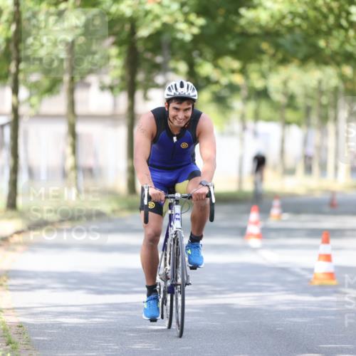 11.08.2024 - GEWOBA Citytriathlon Bremen H.Heesch http://msf.ph/oto/6776544 11.08.2024 11:44:35 Radfahren 763, 833, 836, 855, 926 meine-sportfotos.de