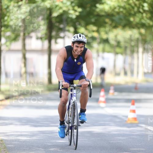 11.08.2024 - GEWOBA Citytriathlon Bremen H.Heesch http://msf.ph/oto/6776550 11.08.2024 11:44:35 Radfahren 763, 833, 836, 855, 926 meine-sportfotos.de