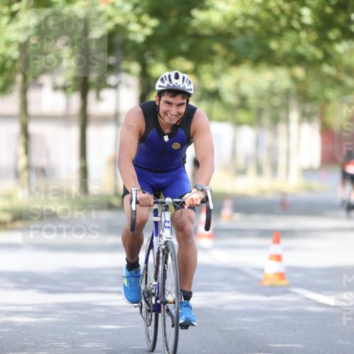11.08.2024 - GEWOBA Citytriathlon Bremen H.Heesch http://msf.ph/oto/6776559 11.08.2024 11:44:36 Radfahren 763, 833, 836, 855 meine-sportfotos.de